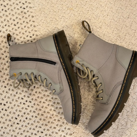 DR MARTENS KIDS UNISEX MENS 4 Ladies 5 Gray High-Top Boots - Picture 2 of 11
